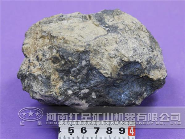 白钨矿 白钨矿