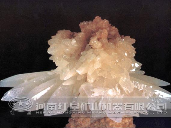 白钨矿 白钨矿