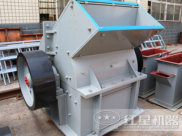 河卵石锤式破碎机实拍 河卵石锤式破碎机实拍