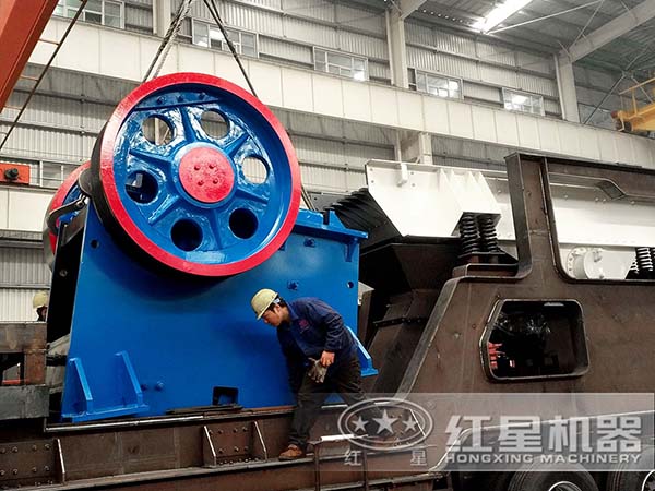 移动式鄂式破碎站实拍 移动式鄂式破碎站实拍