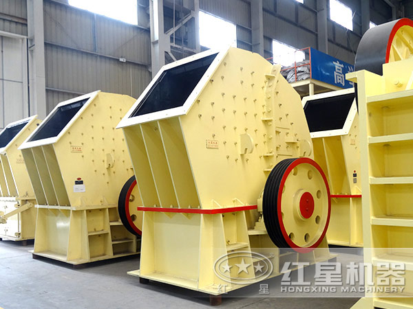 铬铁矿锤式破碎机实拍 铬铁矿锤式破碎机实拍