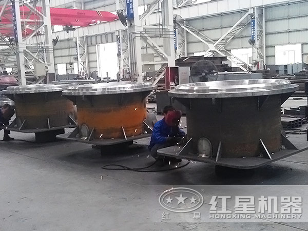 液压圆锥破碎机部件实拍 液压圆锥破碎机部件实拍