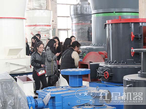 氧化铝磨粉机实拍 氧化铝磨粉机实拍