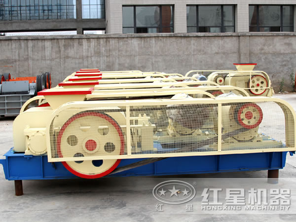 河卵石对辊式破碎机设备实拍 河卵石对辊式破碎机设备实拍