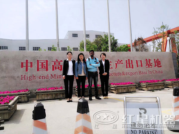 河卵石锤式破碎机生产厂家服务的用户留念 河卵石锤式破碎机生产厂家服务的用户留念