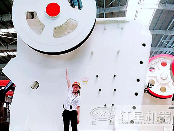 细碧岩颚式破碎机实拍 细碧岩颚式破碎机实拍
