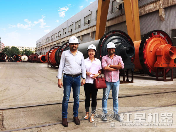 黝铜矿球磨机用户参观厂区 黝铜矿球磨机用户参观厂区