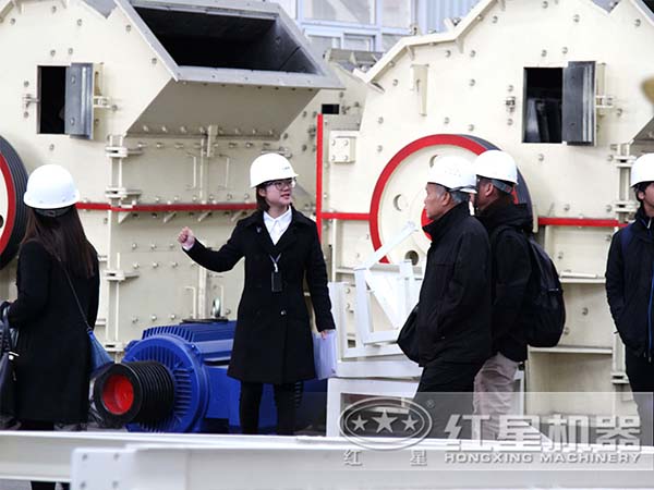 铁矿石细碎机用户参观厂区 铁矿石细碎机用户参观厂区