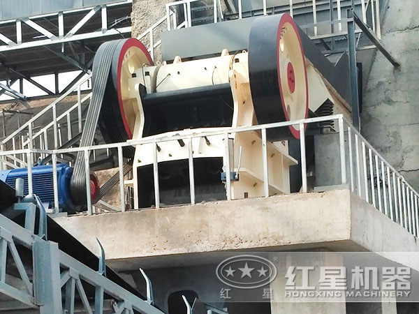 00吨/小时高速路用的固定式机制砂生产线之颚破特写 00吨/小时高速路用的固定式机制砂生产线之颚破特写