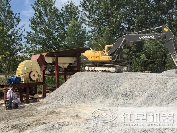 1615重锤式破碎机生产现场 1615重锤式破碎机生产现场