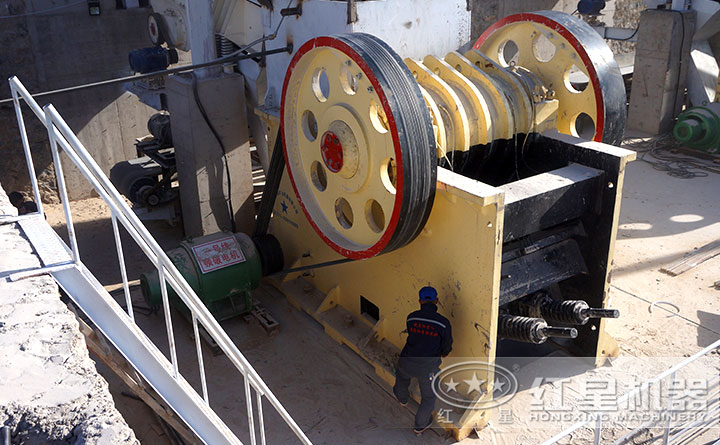 天博PE-1200×1500液压颚破机液压颚破机安装现场实拍 天博PE-1200×1500液压颚破机液压颚破机安装现场实拍