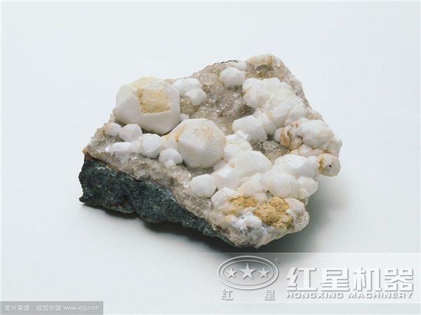 方沸石实拍 方沸石实拍