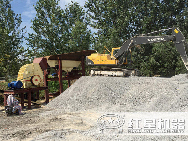 1610重锤式破碎机生产现场 1610重锤式破碎机生产现场