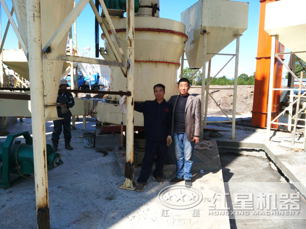 天博大型磨粉机用户生产现场留念 天博大型磨粉机用户生产现场留念