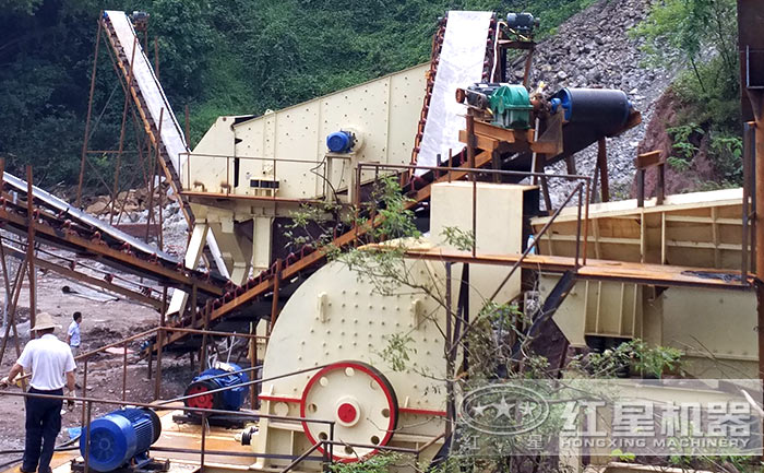 锤破加工青石现场 锤破加工青石现场