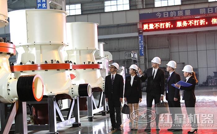 用户参观天博圆锥式打砂机厂区 用户参观天博圆锥式打砂机厂区