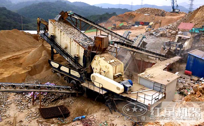 天博移动破碎机设备加工建筑垃圾生产现场 天博轮胎式移动破碎机设备加工建筑垃圾生产现场
