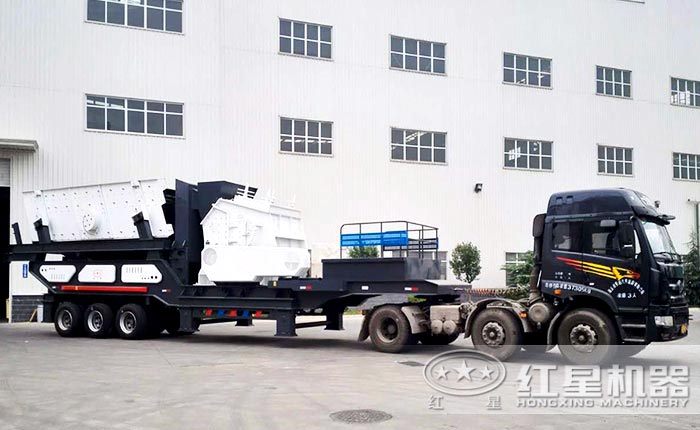 河南驻马店用户定制的轮胎式移动反击式破碎机发货现场 河南驻马店用户定制的轮胎式移动反击式破碎机发货现场