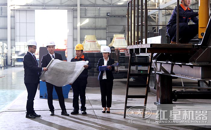 用户来天博移动破碎、筛分机器厂区考察 用户来天博移动破碎、筛分机器厂区考察