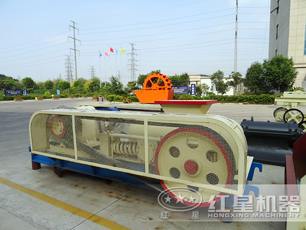 河卵石对辊破设备实拍 河卵石对辊破设备实拍