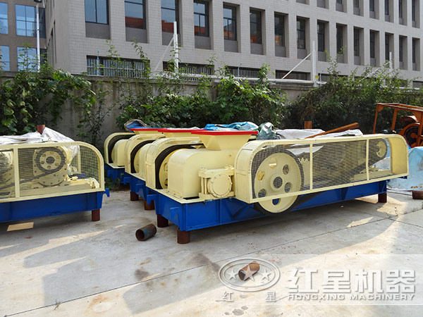 河卵石对辊破设备厂区实拍 河卵石对辊破设备厂区实拍
