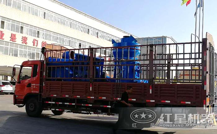 雷蒙磨粉机生产厂家发货现场 雷蒙磨粉机生产厂家发货现场