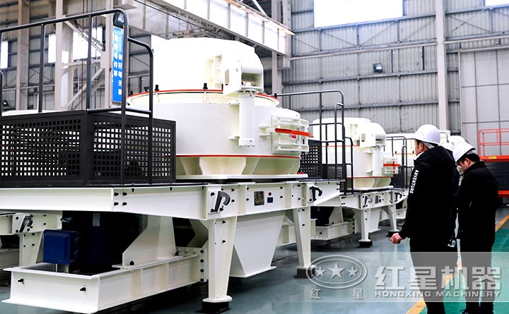 用户参观、咨询天博河卵石制砂机厂区 用户参观、咨询天博河卵石制砂机厂区