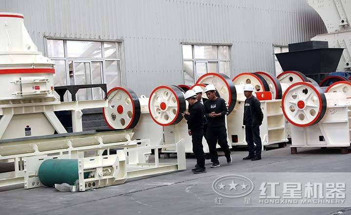 客户到厂参观颚式破碎机 客户到厂参观颚式破碎机