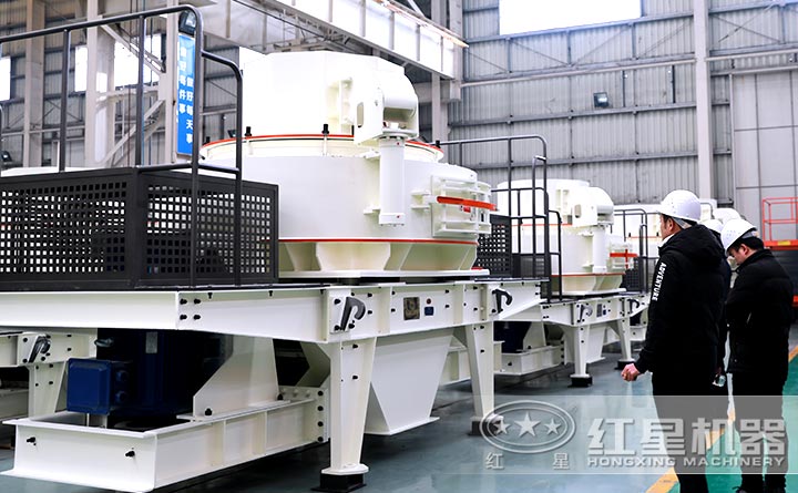 用户参观天博河卵石制砂机厂区 用户参观天博河卵石制砂机厂区