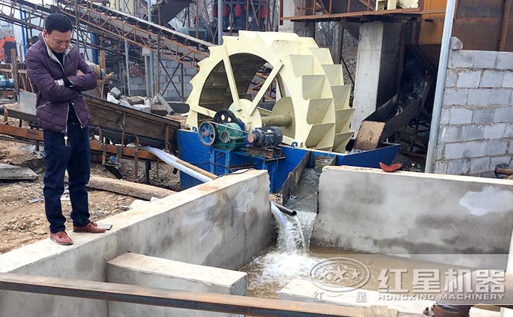 大型轮斗式洗沙机工作现场 大型轮斗式洗沙机工作现场