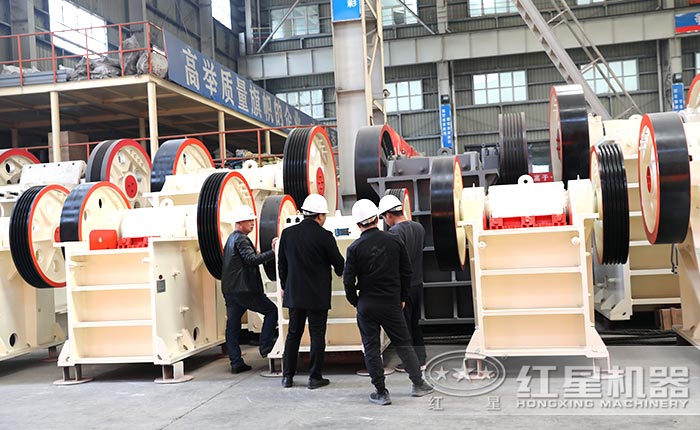 用户考察颚式破碎机厂区 用户考察颚式破碎机厂区