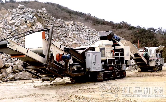 履带式移动破碎机破碎山石现场 履带式移动破碎机破碎山石现场