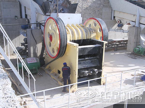 天博售后为客户检查设备 天博售后为客户检查设备