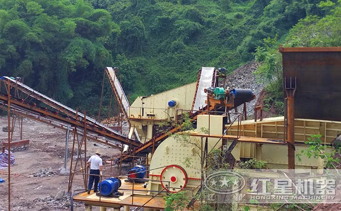 锤式破碎机工作现场 锤式破碎机工作现场