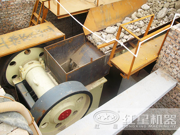颚式破碎机工作现场 颚式破碎机工作现场