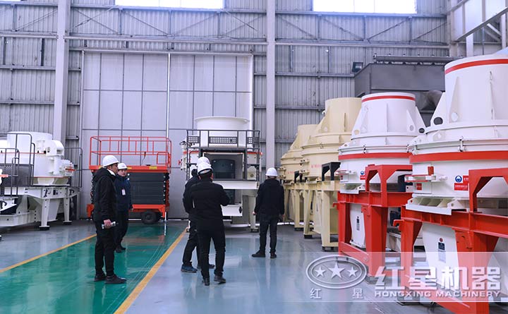 用户考察鹅卵石制砂机厂区 用户考察鹅卵石制砂机厂区