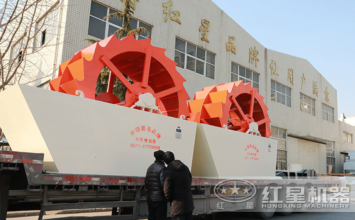 用户参观天博洗砂机设备厂区 用户参观天博洗砂机设备厂区