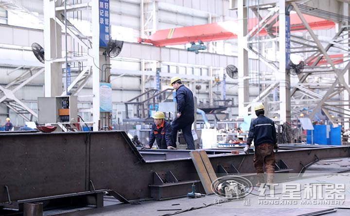 天博移动圆锥破碎机半成品车间图 天博移动圆锥破碎机半成品车间图