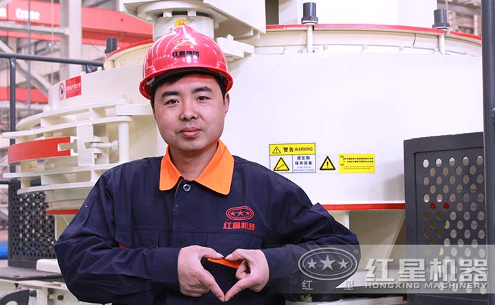 天博鹅卵石制砂机厂工人 天博鹅卵石制砂机厂工人