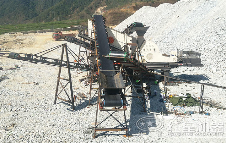 单台小型混凝土破碎机作业现场 单台小型混凝土破碎机作业现场