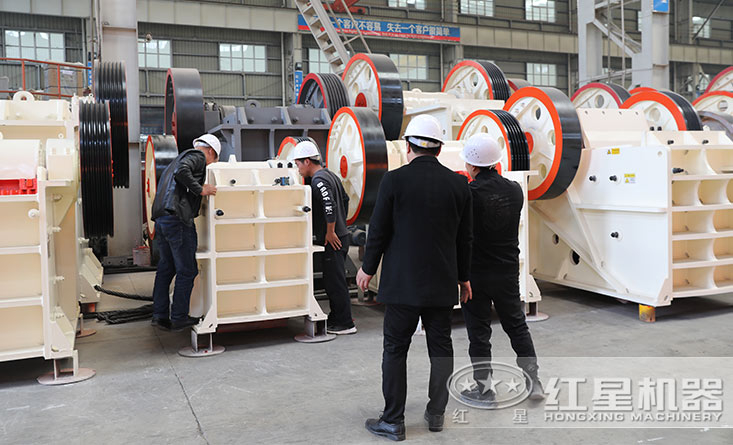 客户在混凝土粉碎机厂家参观 客户在混凝土粉碎机厂家参观