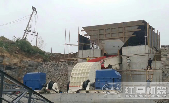 大型锤式破碎机安装现场 大型锤式破碎机安装现场