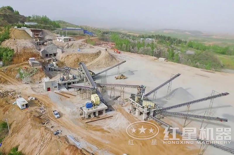 大型破石机工作现场 大型破石机工作现场