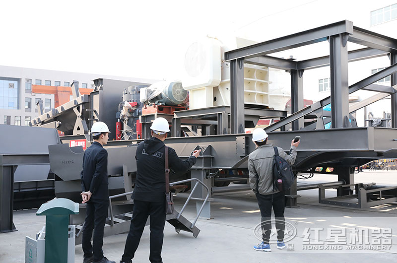 客户到厂区参观考察建筑垃圾处理设备 客户到厂区参观考察建筑垃圾处理设备
